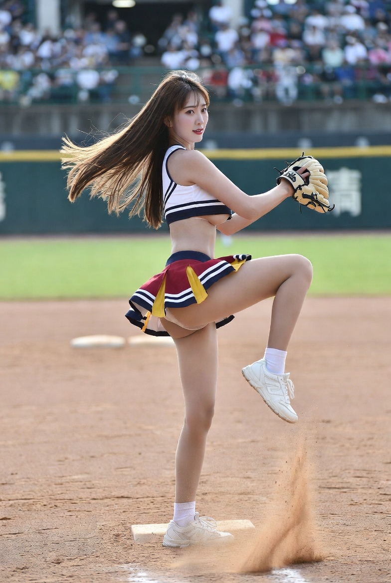 Cheerleader kick-off guests